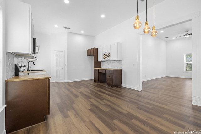 377 County Road 444, Hondo, TX 78861 - unfurnished living room featuring dark wood finished floors, a sink, recessed lighting, a ceiling fan, and baseboards
