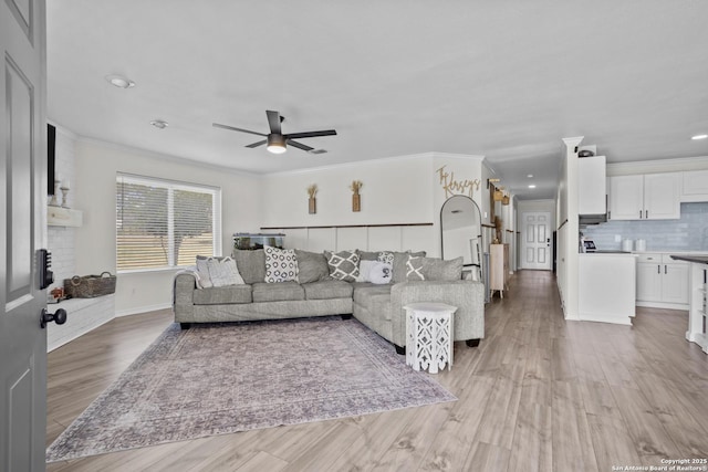 220 Glenvalley, Bandera, TX 78003 - living area with a ceiling fan, crown molding, light wood-style flooring, baseboards, and recessed lighting