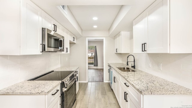 2130 Fort Sumter, San Antonio, TX 78245 - kitchen with appliances with stainless steel finishes, a sink, backsplash, baseboards, and recessed lighting