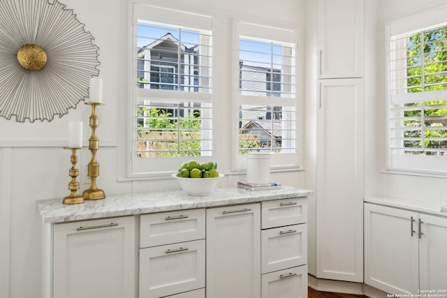 418 Eleanor, San Antonio, TX 78209 - bar area featuring healthy amount of natural light