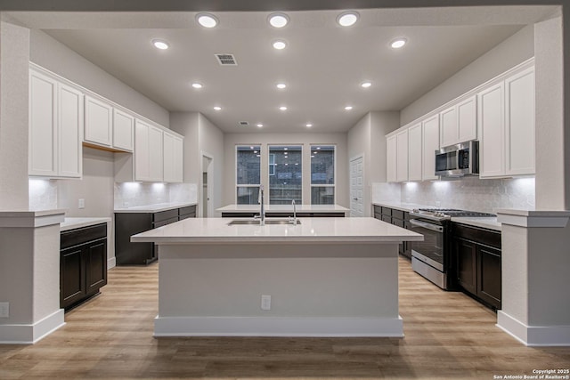318 Glenwood Rnch, Cibolo, TX 78108 - kitchen featuring appliances with stainless steel finishes, a sink, a kitchen island with sink, tasteful backsplash, and recessed lighting