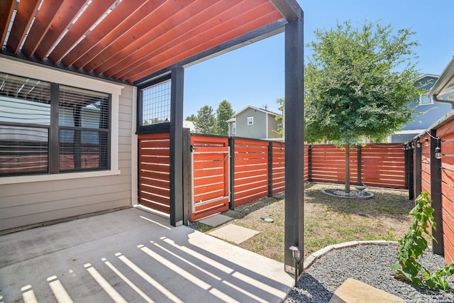 1130 N Olive St, San Antonio, TX 78202 - fenced backyard with a patio area