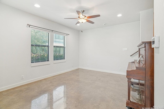1130 N Olive St, San Antonio, TX 78202 - unfurnished room with a ceiling fan, finished concrete flooring, recessed lighting, and baseboards