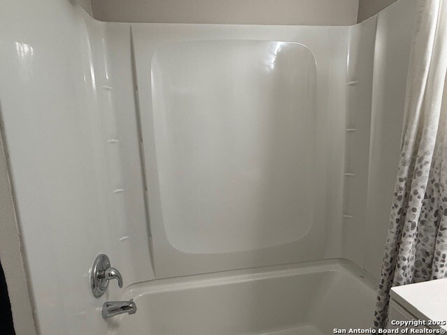 130 Nedrub Dr, San Antonio, TX 78223 - full bathroom with shower / tub combo with curtain and vanity