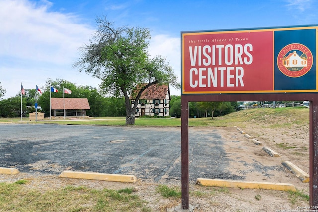 547 White Oak, Castroville, TX 78009 - exterior view of a parking lot