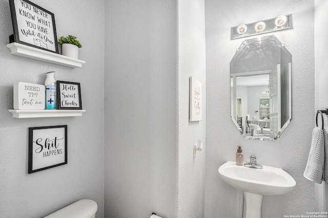 7027 Heathers Way, San Antonio, TX 78227 - half bathroom featuring toilet