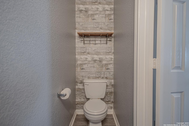5634 Forest Cyn, San Antonio, TX 78252 - bathroom with toilet, baseboards, a textured wall, and wood finished floors
