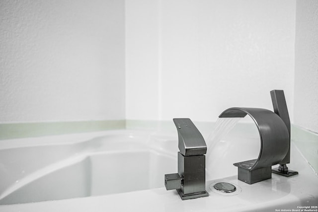 5634 Forest Cyn, San Antonio, TX 78252 - bathroom view of a bath