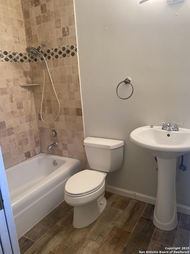 5142 Village Ct, San Antonio, TX 78218 - full bath with wood finished floors, toilet, shower / tub combination, and baseboards