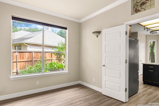 122 Kettle Cv, Universal City, TX 78148 - unfurnished bedroom featuring freestanding refrigerator, light wood-type flooring, ornamental molding, and baseboards