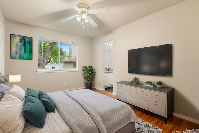 122 Kettle Cv, Universal City, TX 78148 - bedroom featuring wood finished floors, baseboards, ensuite bath, and a ceiling fan