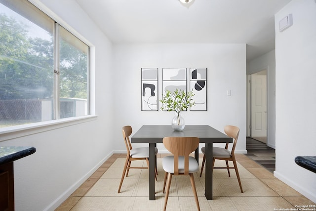 429 Aviation, Universal City, TX 78148 - dining area with baseboards
