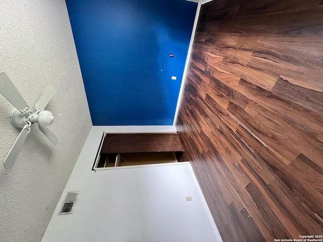 6014 White Cloud, San Antonio, TX 78238 - detailed view of a textured wall and a ceiling fan