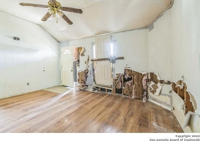 2514 Christian, San Antonio, TX 78222 - exercise area featuring wood finished floors, vaulted ceiling, ceiling fan, and a textured ceiling