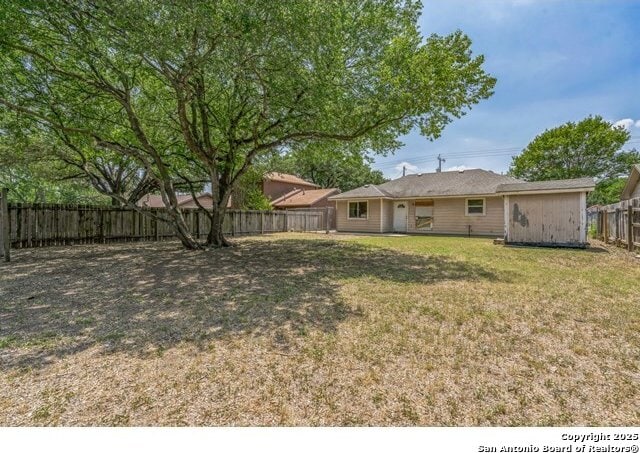2514 Christian, San Antonio, TX 78222 - view of yard