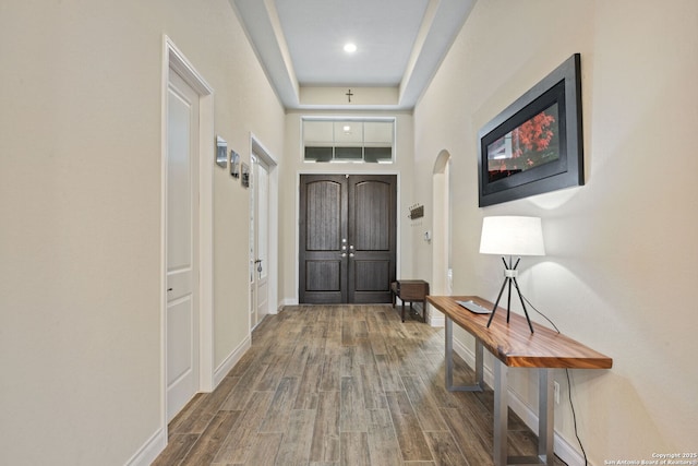 7938 Cibolo, Boerne, TX 78015 - foyer with arched walkways, wood finished floors, and baseboards