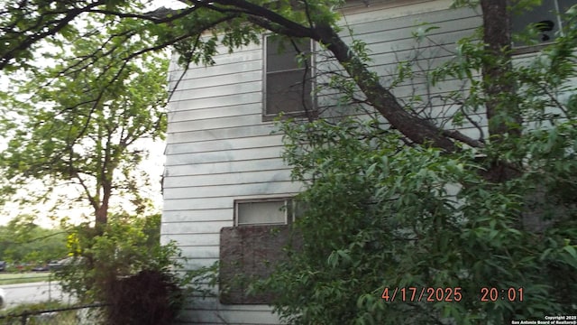 609 Ruiz St, San Antonio, TX 78207 - view of side of property