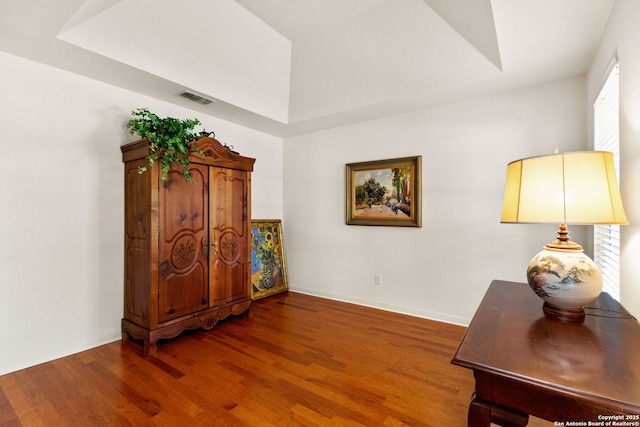 557 Timber Holw, New Braunfels, TX 78132 - living area featuring wood finished floors and baseboards