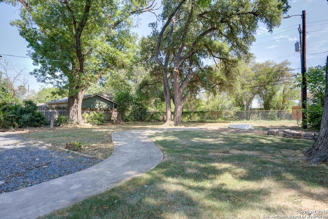 1514 Arroya Vis, San Antonio, TX 78213 - view of yard
