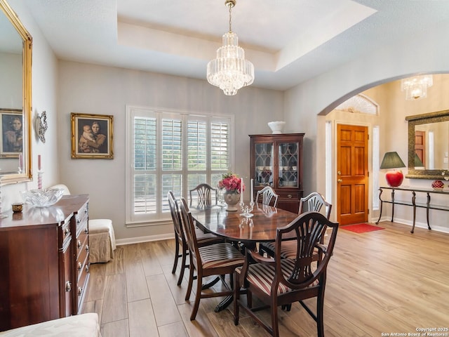 6 Oakwell Farms, San Antonio, TX 78218 - dining space with arched walkways, a chandelier, baseboards, and a tray ceiling