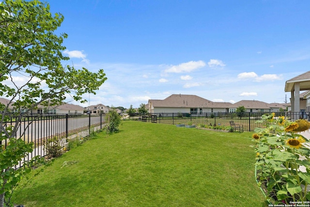 112 La Cima, Boerne, TX 78006 - view of yard featuring a residential view