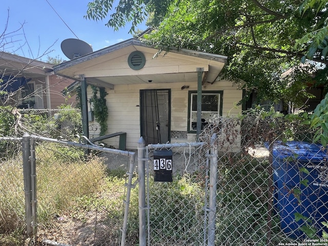 436 Pace, San Antonio, TX 78207 - shotgun-style home featuring a fenced front yard and a gate