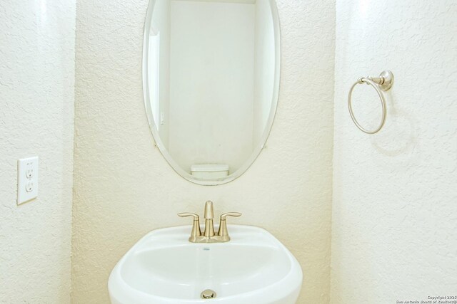 12902 Gypsophila, San Antonio, TX 78253 - bathroom with a sink and a textured wall