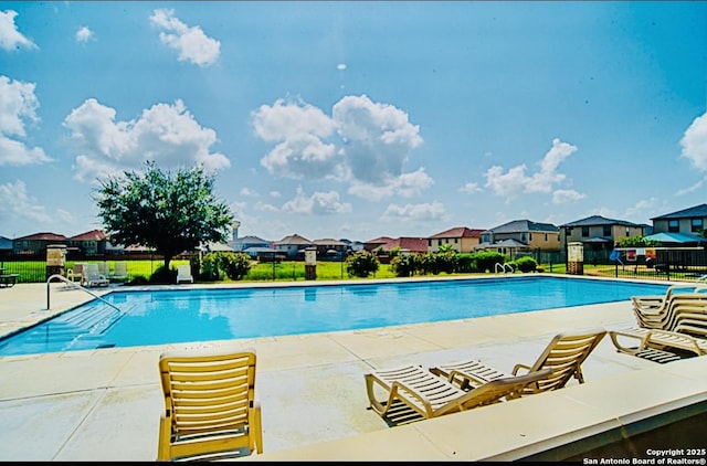 158 Landing Ln, New Braunfels, TX 78130 - community pool with a residential view and a patio area