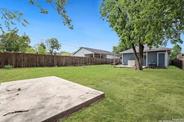239 Porter, San Antonio, TX 78210 - view of yard featuring a patio