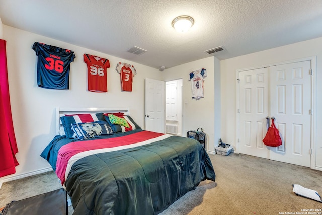 8514 Bayliss Pt, San Antonio, TX 78252 - bedroom featuring a textured ceiling, carpet, and a closet