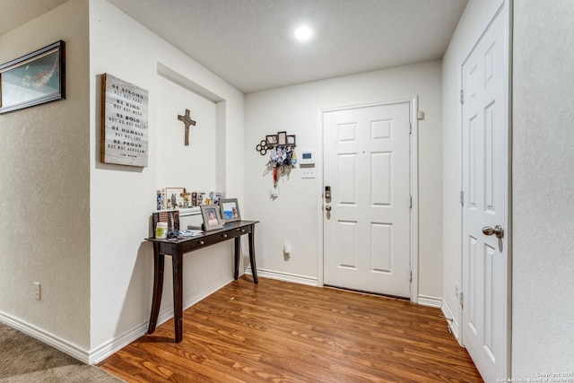 8514 Bayliss Pt, San Antonio, TX 78252 - foyer featuring wood finished floors and baseboards