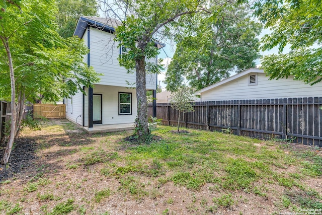 623 Recio St, San Antonio, TX 78225 - view of fenced backyard