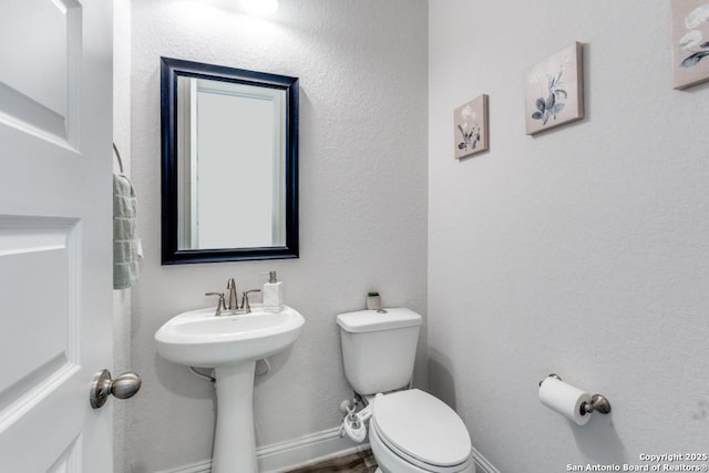28806 Oldlyme, San Antonio, TX 78260 - bathroom featuring toilet and baseboards