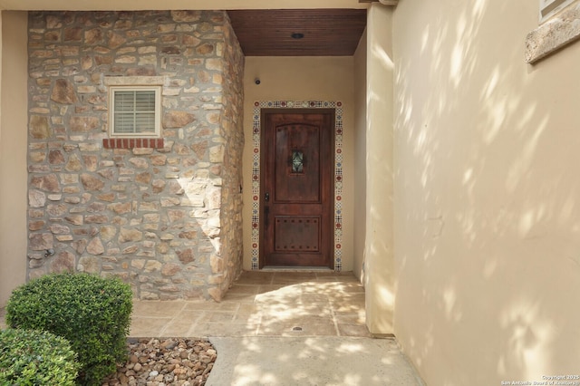 22450 Viajes, San Antonio, TX 78261 - property entrance featuring stone siding and stucco siding