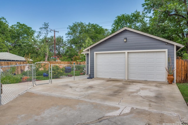 2045 W Mistletoe Ave, San Antonio, TX 78201 - detached garage featuring a gate