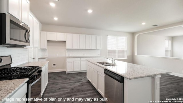 21055 Millstream Bnd, San Antonio, TX 78266 - kitchen with stainless steel appliances, a sink, dark wood-style flooring, plenty of natural light, and recessed lighting