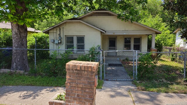 331 S San Gabriel, San Antonio, TX 78237 - bungalow-style house featuring covered porch, stucco siding, a gate, and a fenced front yard