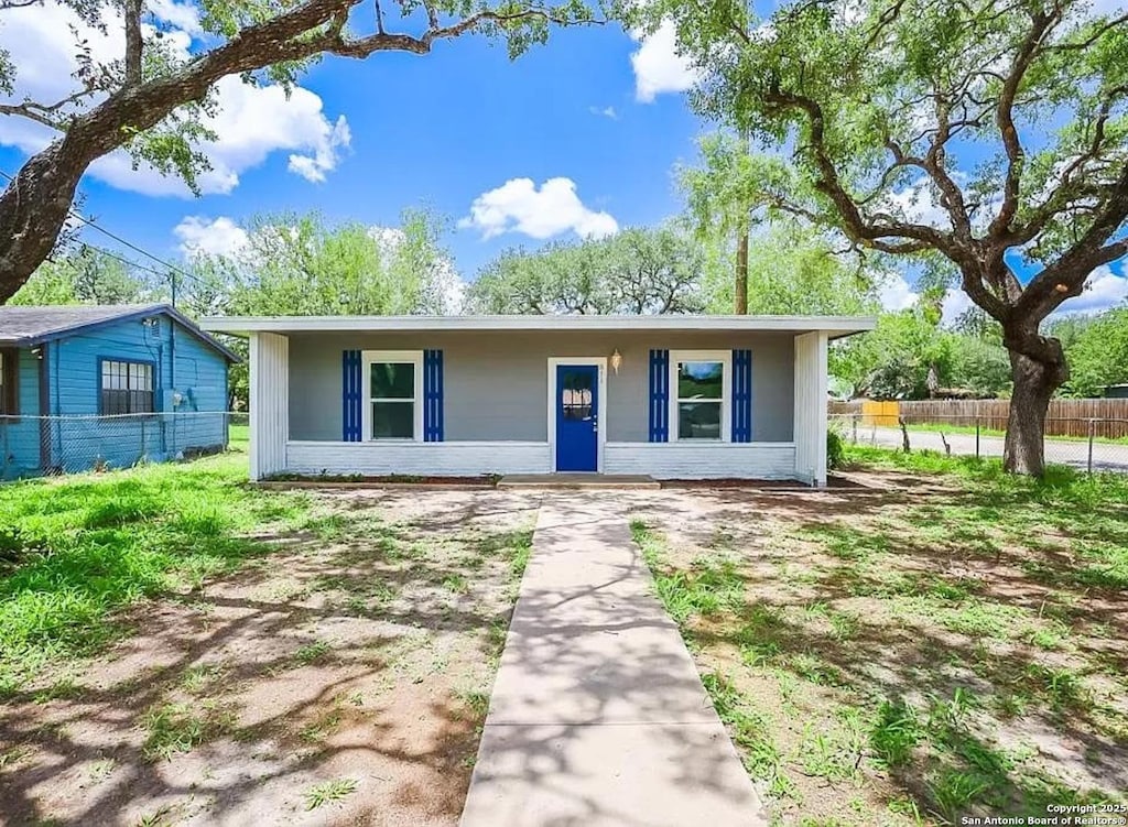 811 N Archer, Beeville, TX 78102 - view of front facade