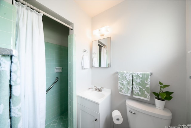 7414 Westfield Blvd, San Antonio, TX 78227 - full bath featuring toilet, vanity, and a tile shower