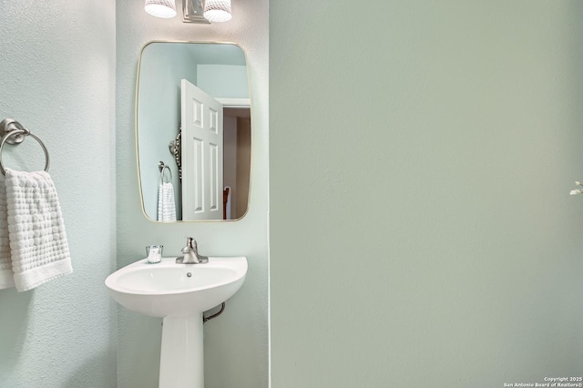 28 Cutter Grn, San Antonio, TX 78248 - bathroom featuring a sink