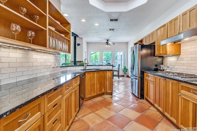 121 Maderas, Seguin, TX 78155 - kitchen with a sink, under cabinet range hood, a ceiling fan, stainless steel appliances, and tasteful backsplash