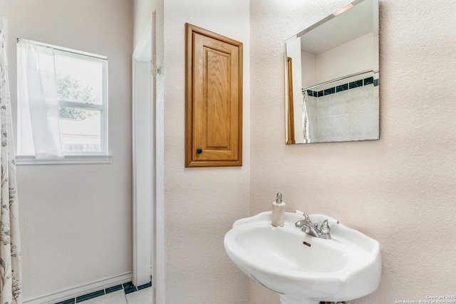 121 Maderas, Seguin, TX 78155 - bathroom with a sink
