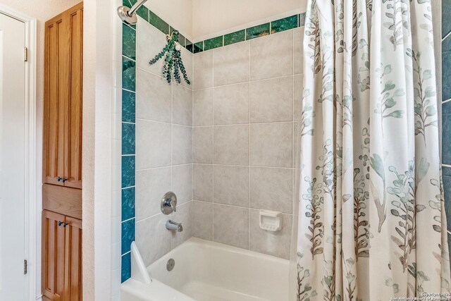 121 Maderas, Seguin, TX 78155 - full bath featuring shower / tub combo