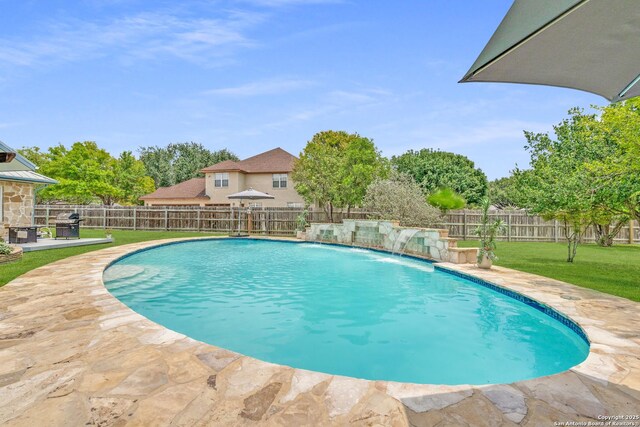 121 Maderas, Seguin, TX 78155 - view of pool with a patio