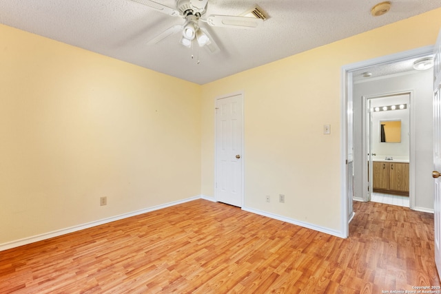 6826 Evercrest, San Antonio, TX 78239 - unfurnished bedroom featuring light wood-type flooring, a textured ceiling, baseboards, and ceiling fan