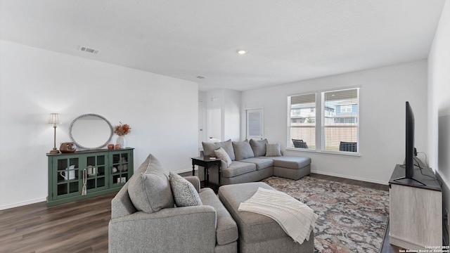 729 Heartseed Ave, New Braunfels, TX 78130 - living area featuring wood finished floors, baseboards, and recessed lighting