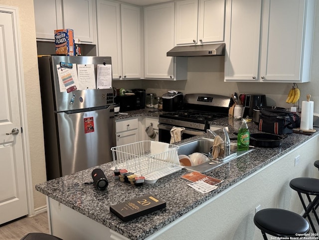 4543 Zoe Pass, San Antonio, TX 78222 - kitchen featuring stainless steel appliances, under cabinet range hood, white cabinetry, and a peninsula
