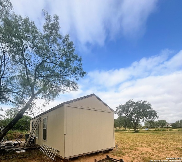 134 County Road 2664, Devine, TX 78016