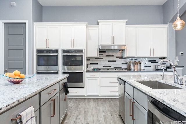 24342 Mateo Rdg, San Antonio, TX 78261 - kitchen featuring stainless steel appliances, a sink, gray cabinetry, backsplash, and decorative light fixtures