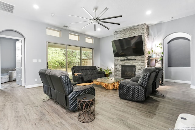24342 Mateo Rdg, San Antonio, TX 78261 - living room featuring wood finished floors, a ceiling fan, a fireplace, baseboards, and recessed lighting